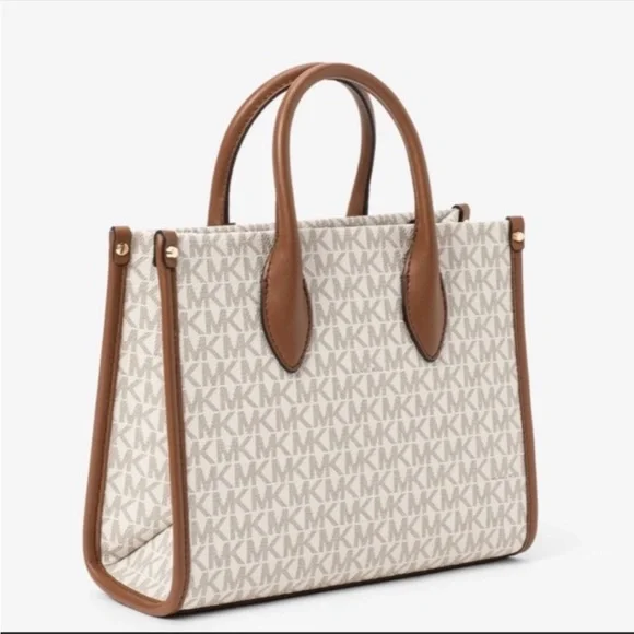 New Michael Kors Mirella Small Crossbody Tote
Bag Vanilla - Picture 4 of 9